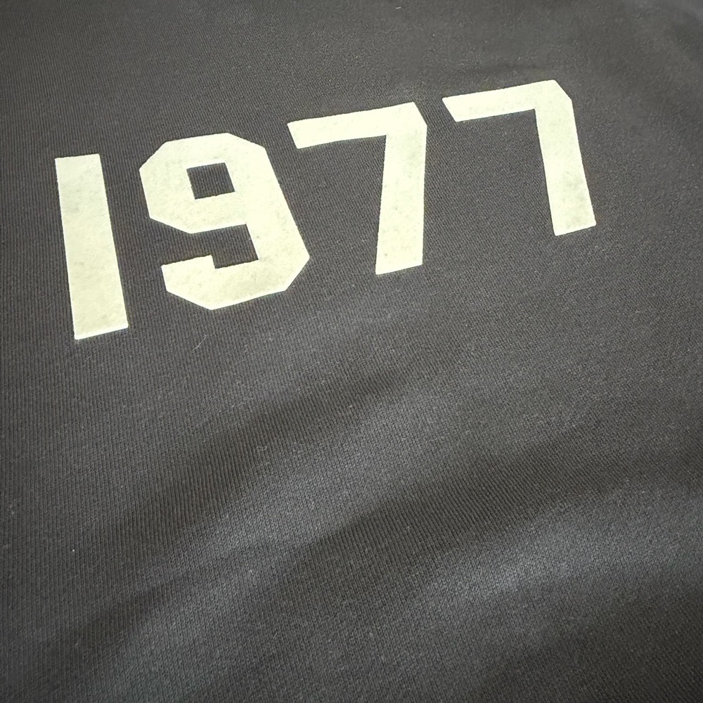 Essentials Charcoal Hoodie with '1977' Design xl - Picture 6 of 8